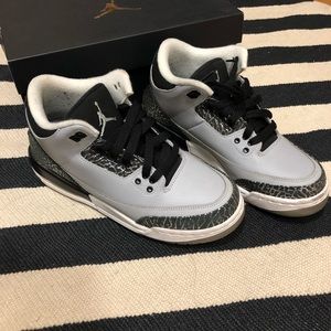 JORDAN WOLF GREY 3s